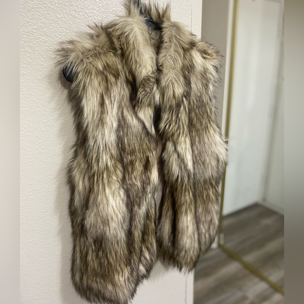 Ci Sono faux fur fall/winter vest. Size Medium.